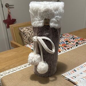 ✨UGG Plush Bottle Holder with Pom-Poms
